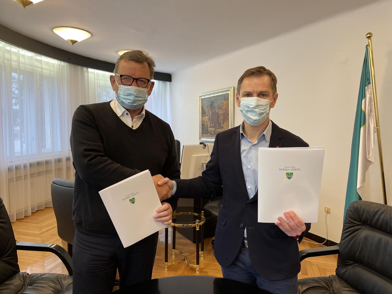 Podpis pogodbe kolektor