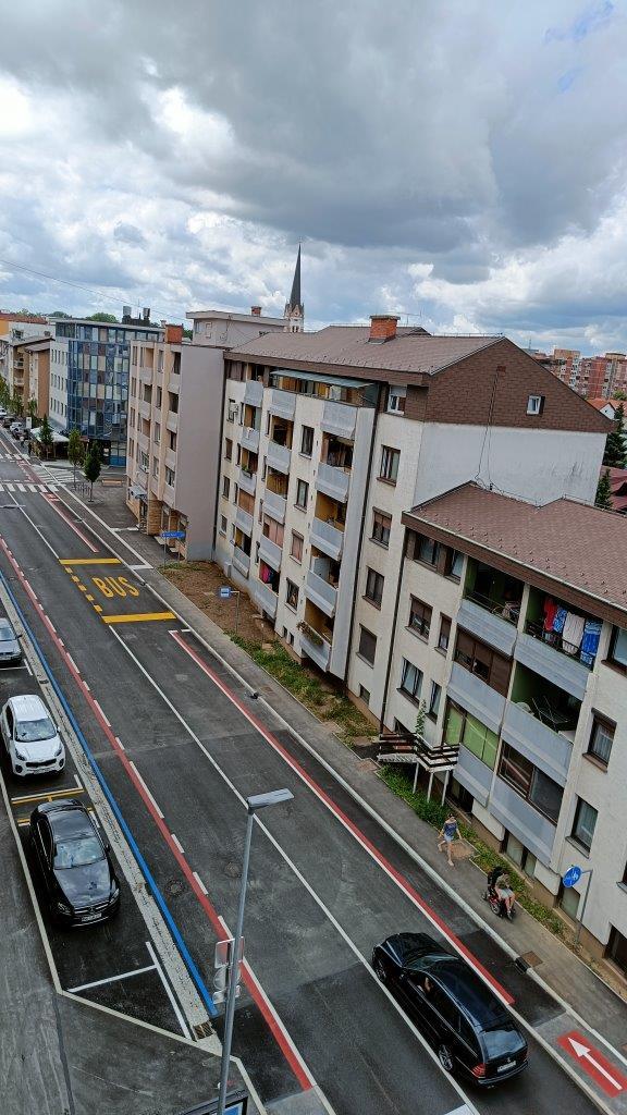 Urejena ulica Staneta Rozmana (julij 2022) 