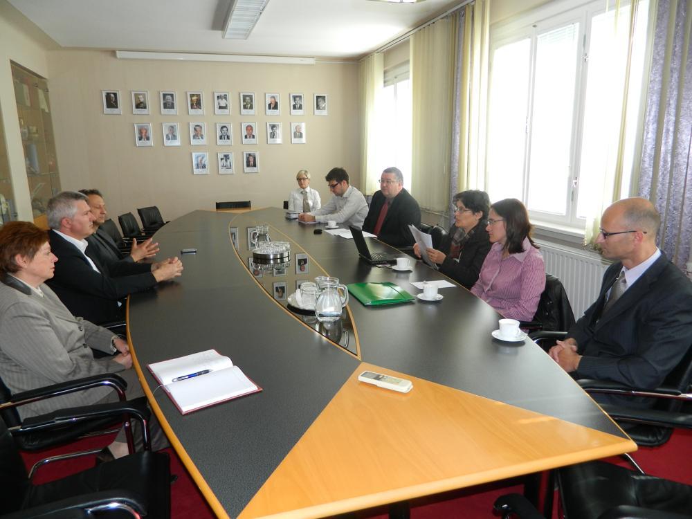 Varuhinja clovekovih pravic_maj 2012 (1)